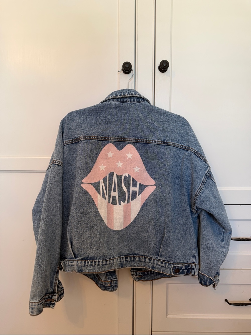 Light Wash Denim Jacket with Casual Crop Top - Picture 4 of 7